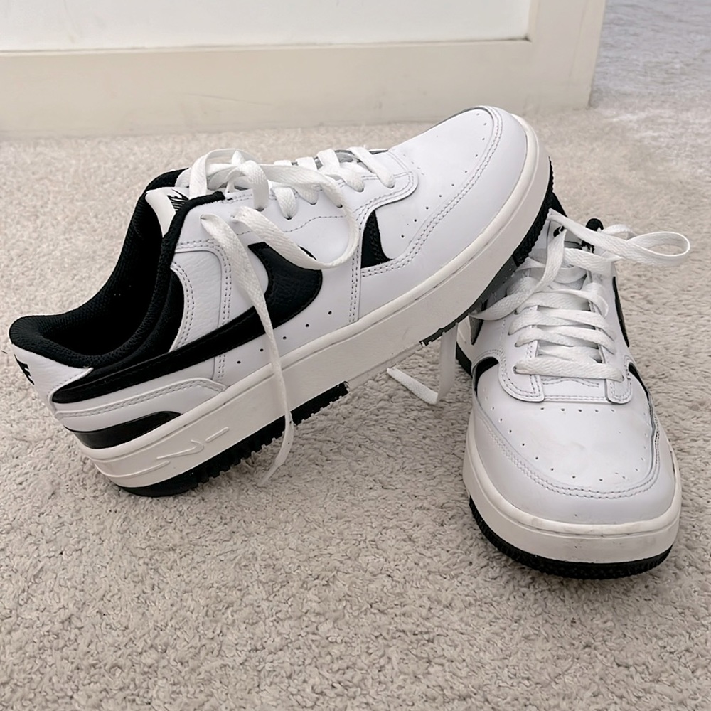 Nike Gamma Force sneakers - size 9